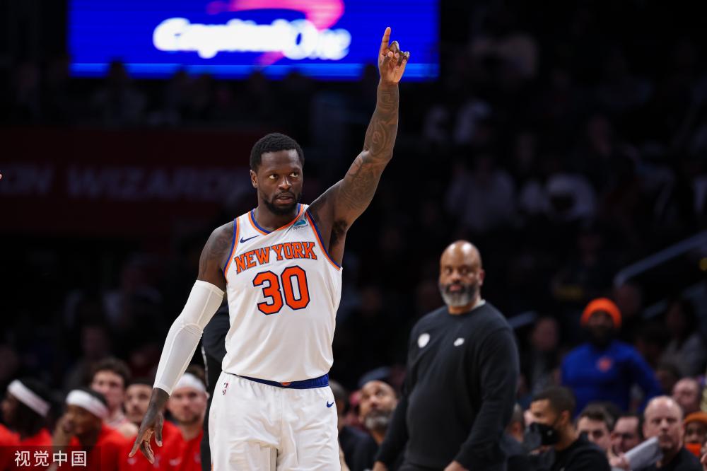 在球场上纵 在球场上纵